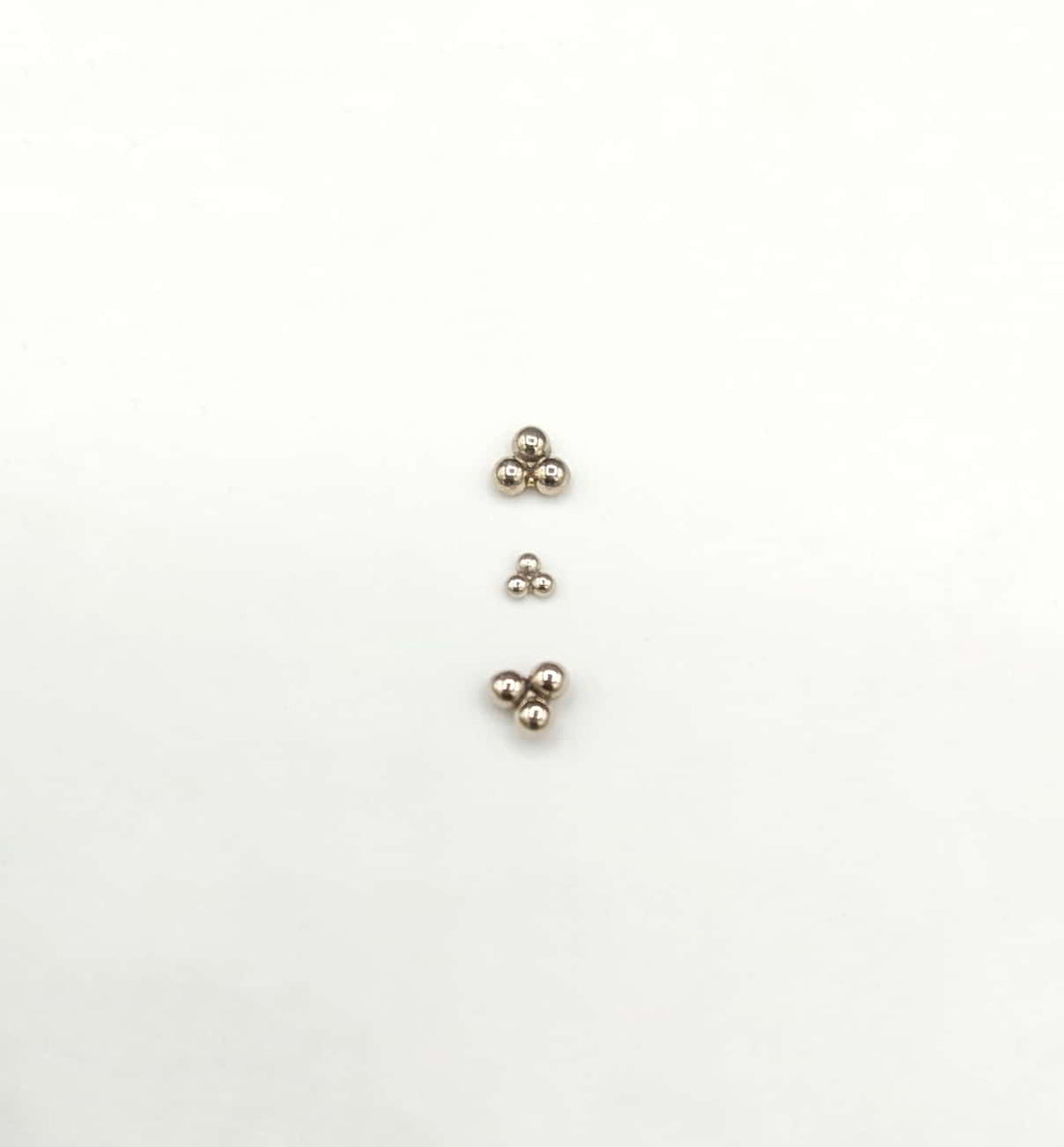 Auris Three Ball White Gold Threadless