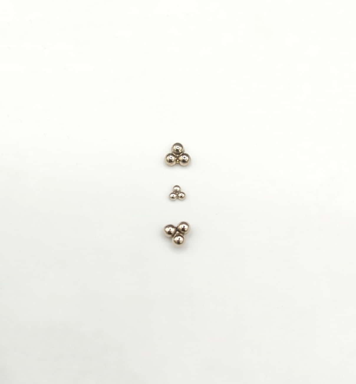 Auris Three Ball White Gold Threadless