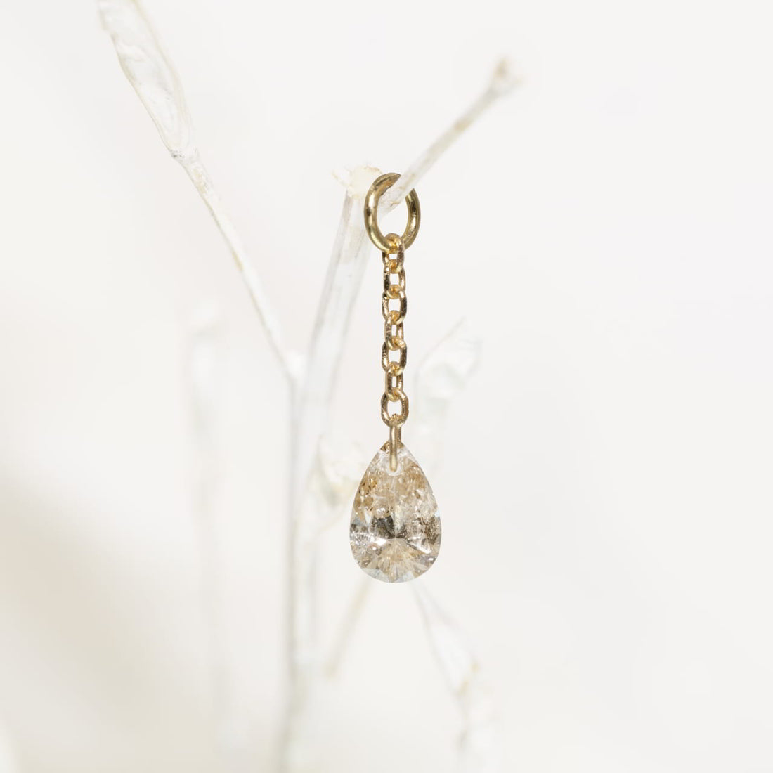 SevenFiveZero The Starling Salt and Pepper Diamond Drop 18k Gelbgold